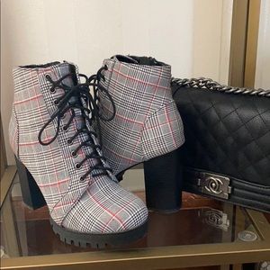 Soda Black/White with Red Stripe Booties - Sz 10